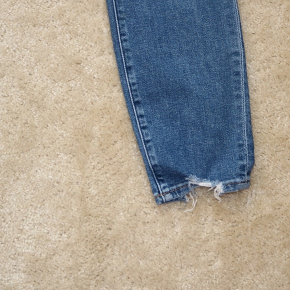 Abercrombie & Fitch High Rise Distressed Blue Jeans - Picture 4 of 6